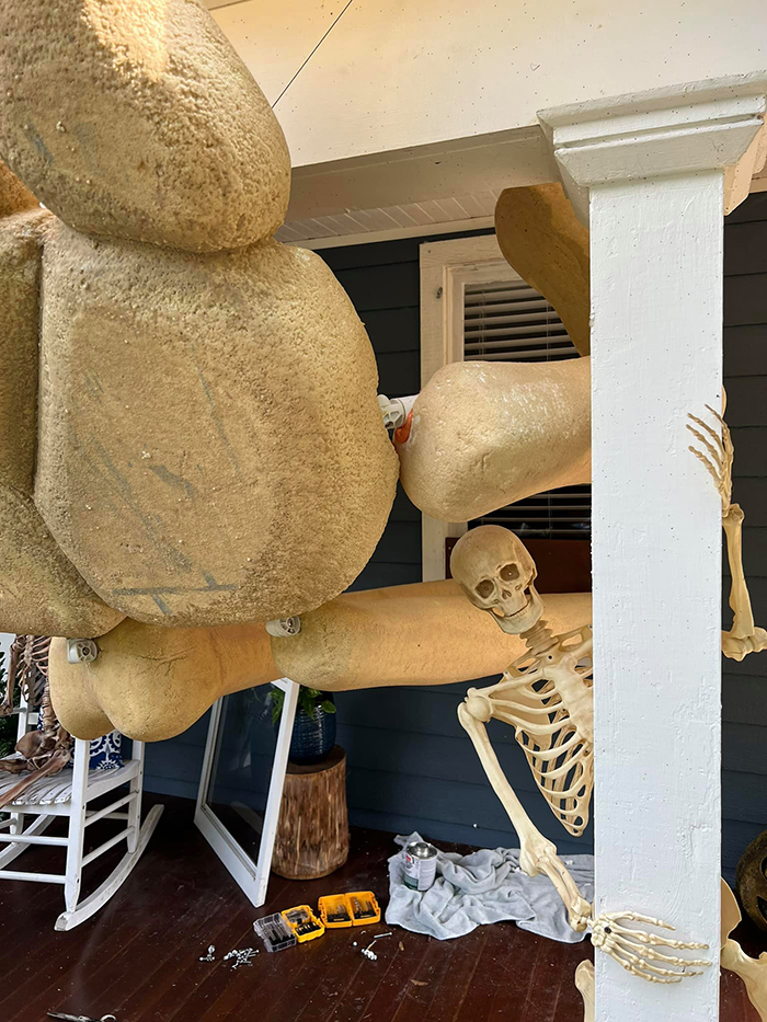 alan perkins front yard giant skeleton diy halloween decoration