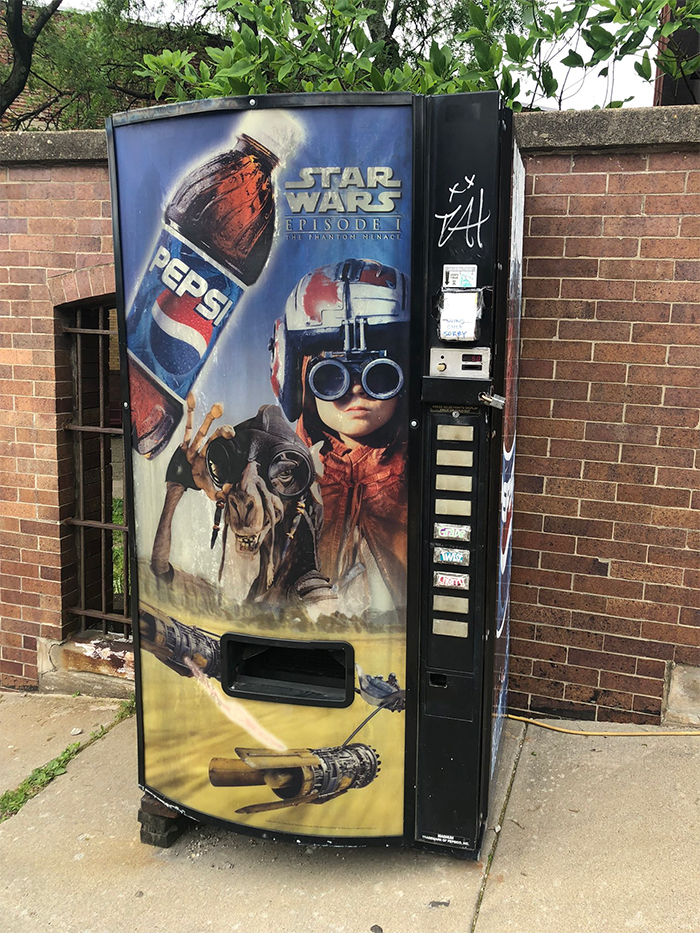 worn down vending machine star wars